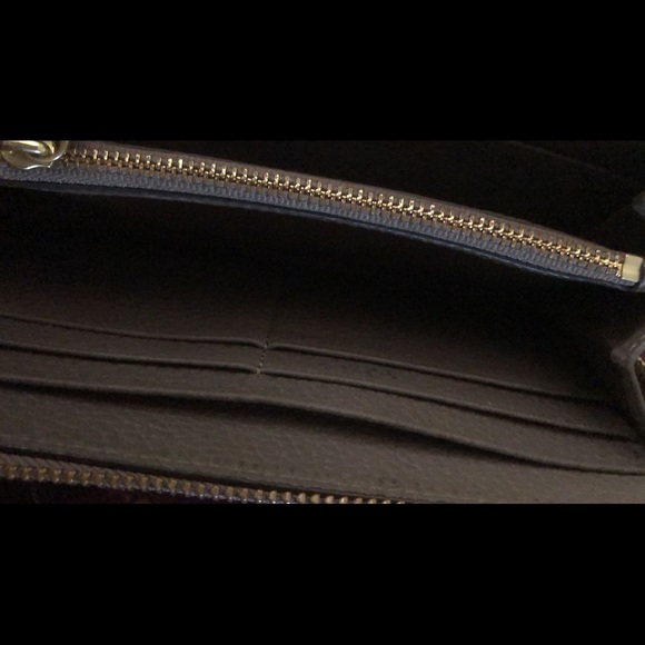 Tory Burch wallet, gently used, spacious - Picture 4 of 5